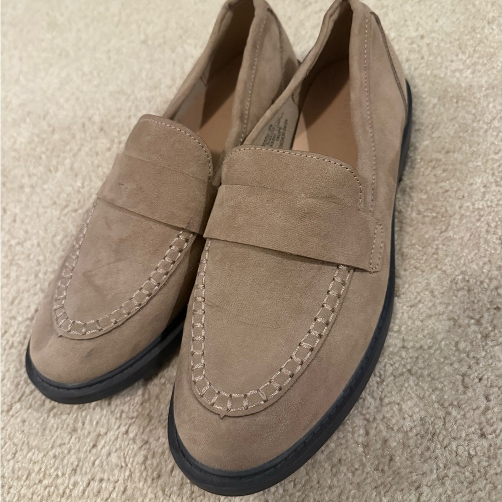 Old Navy Women's Tan Loafers